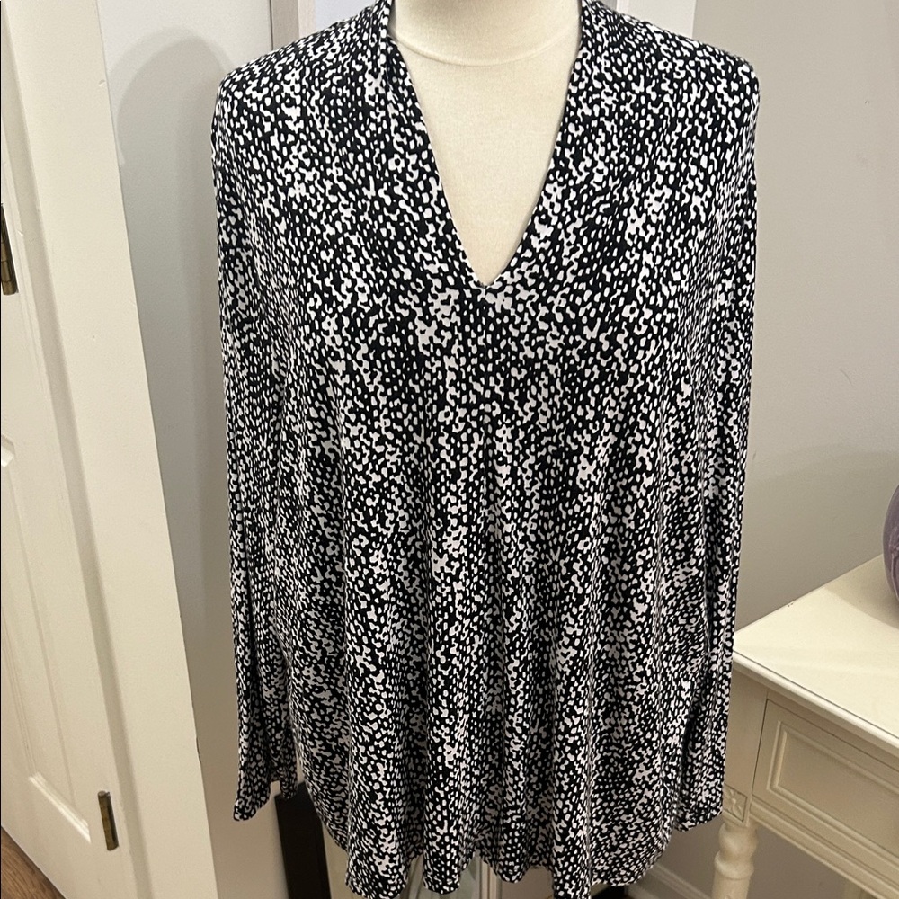 Talbots SZ 3Xp  Black and White Patterned Top